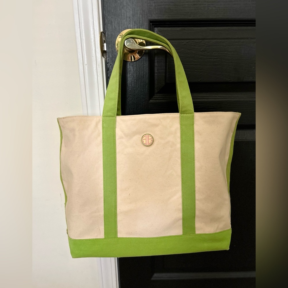 FREE SHORTS/ LILY PULITZER TOTE BAG